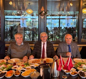 BAŞKAN BURHAN KARIŞIK ZEYTİN ÜRETİCİLERİYLE BİR ARAYA GELDİ