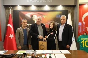 EDREMİTLİ MİLLİ SPORCU ECRİN YANIT TÜRKİYE ŞAMPİYONU OLDU