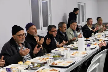 Başkan Hakan Şehirli Komşularıyla Aynı Sofrada