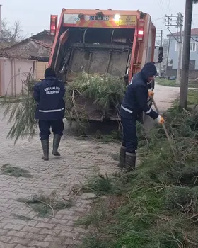 SUSURLUK’TA ÇEVRE DÜZENLEME ÇALIŞMALARI DEVAM EDİYOR