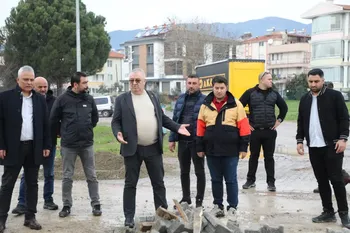 EDREMİT’TE YOL SEFERBERLİĞİ: 14 EKİP AYNI ANDA SAHADA