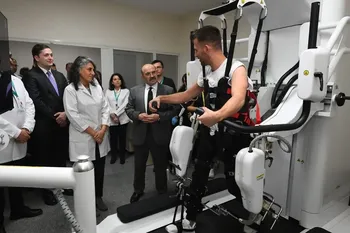 VALİ USTAOĞLU’NDAN ATATÜRK ŞEHİR HASTANESİ’NE ZİYARET